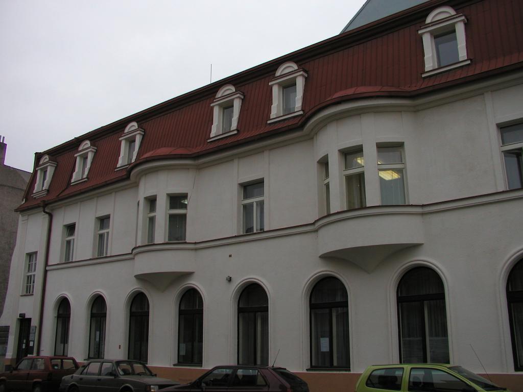 Hotel Mrázek Pardubice Kültér fotó