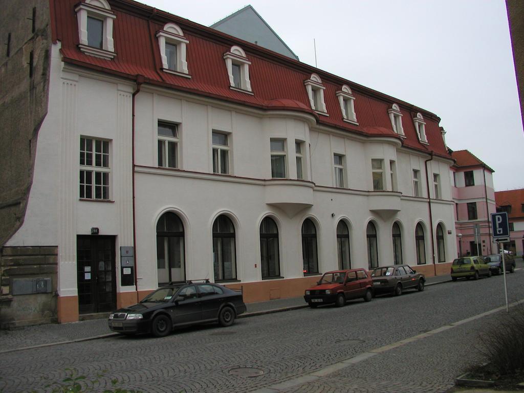 Hotel Mrázek Pardubice Kültér fotó