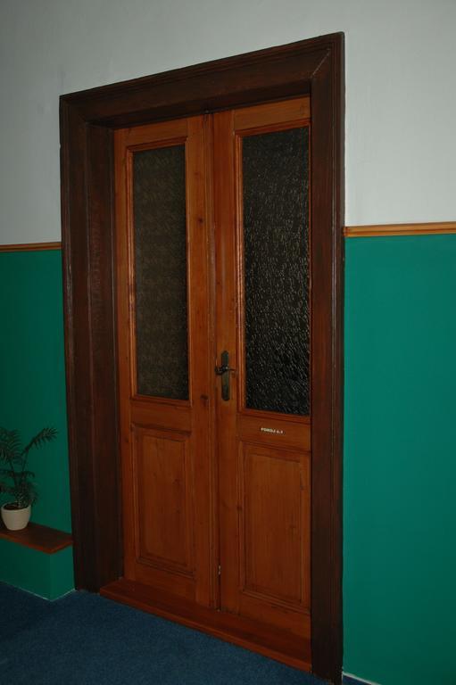 Hotel Mrázek Pardubice Kültér fotó