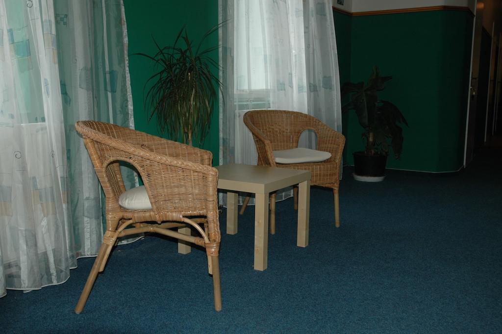 Hotel Mrázek Pardubice Kültér fotó